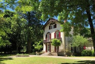 تختخواب و صبحانه Domaine La Rose