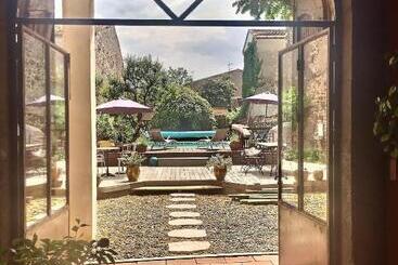 تختخواب و صبحانه La Casa Occitane
