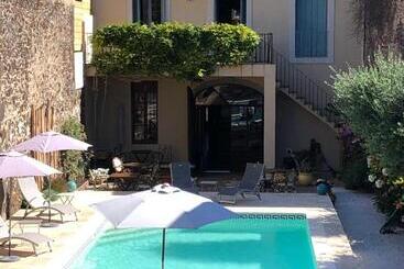 تختخواب و صبحانه La Casa Occitane