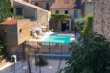 تختخواب و صبحانه La Casa Occitane