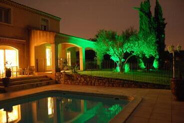 مبيت وإفطار Les Chambres D'hôtes D'eloïse, Piscine Privée