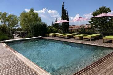 تختخواب و صبحانه Les Terrasses De Valensole