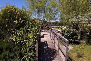 تختخواب و صبحانه Les Terrasses De Valensole