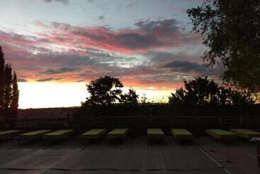 تختخواب و صبحانه Les Terrasses De Valensole