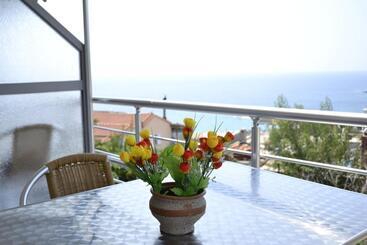 تختخواب و صبحانه Riviera Rooms