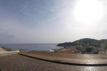 تختخواب و صبحانه Riviera Rooms