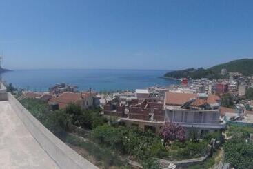 تختخواب و صبحانه Riviera Rooms