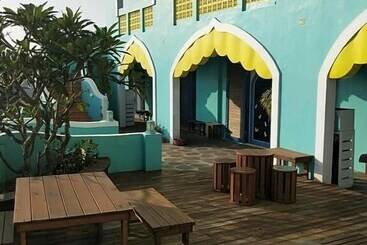 تختخواب و صبحانه The Domed Tile Bb