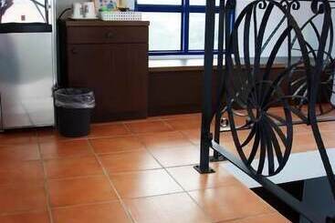 تختخواب و صبحانه The Domed Tile Bb