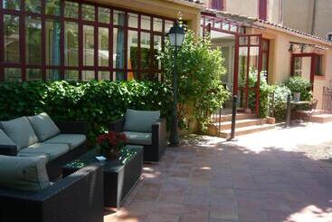 هتل Auberge De Correns