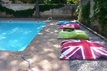هتل Auberge De Correns