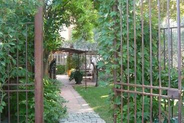 هتل Auberge De Correns