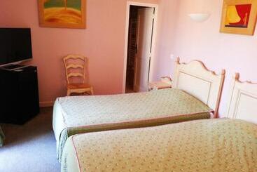 هتل Hôtel Les Palmiers