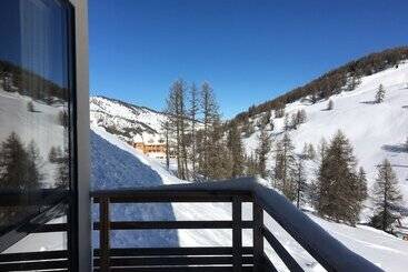 هتل Névalhaia Le Chalet