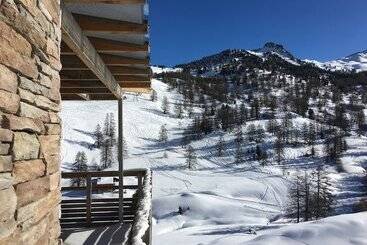 هتل Névalhaia Le Chalet