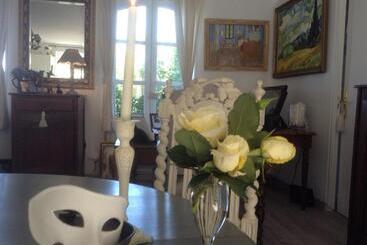 La Maison Du Phare De Honfleur Chambre D Hôtes B&b  Jacuzzi   Shabby Chic
