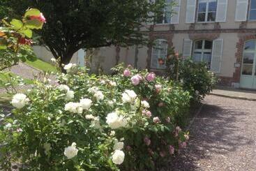 La Maison Du Phare De Honfleur Chambre D Hôtes B&b  Jacuzzi   Shabby Chic