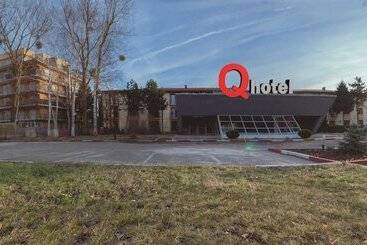 Q Hotel