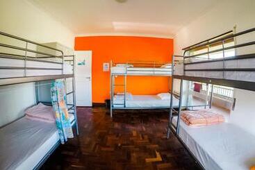 Carcavelos Surf Hostel And Surf Camp