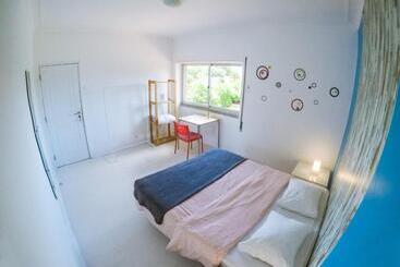 Carcavelos Surf Hostel And Surf Camp