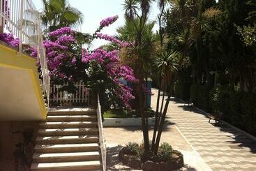هتل Centro Vacanze Domus M.g