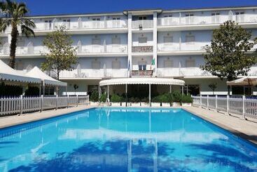 هتل Centro Vacanze Domus M.g