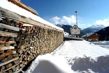 هتل Chalet Barbara