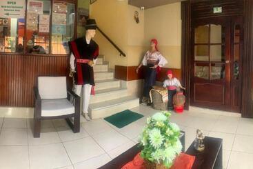 هتل Hostal Jora Continental