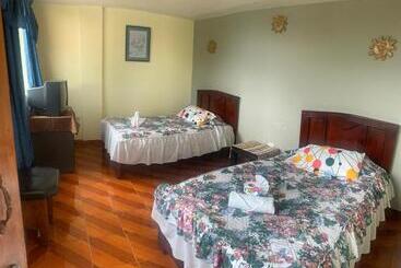 هتل Hostal Jora Continental