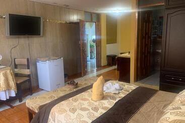 هتل Hostal Jora Continental