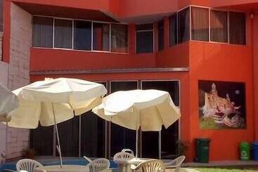 هتل Hostal Los Angeles Amigos Inn