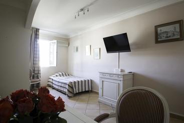 Отель Albergo