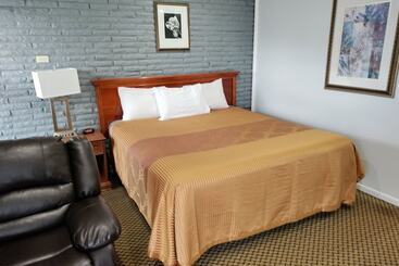 هتل Indian Hills Inn & Rv Park