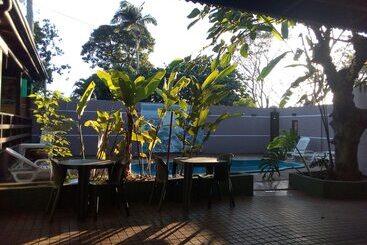 هتل Hostel & Posada Noelia