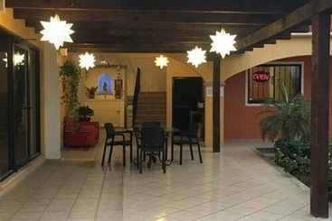 هتل Plaza Los Arcos