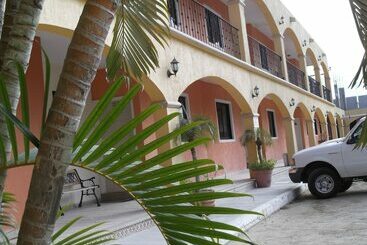 هتل Plaza Los Arcos