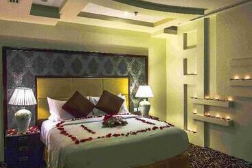 Rest Night Hotel Serviced Apartments Alhamra