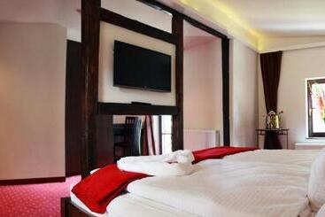 هتل Villa Rozmaryn Gourmet & Wine