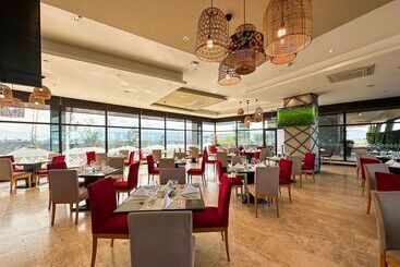 هتل Wyndham Quito Airport