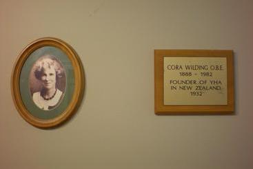 هتل Yha Rolleston House