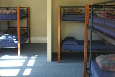 هتل Yha Rolleston House