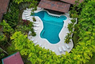 هاستل Arenal Backpackers Resort