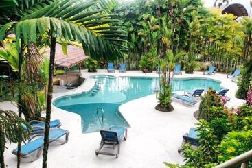 هاستل Arenal Backpackers Resort