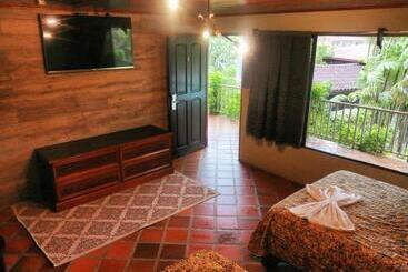 هاستل Arenal Backpackers Resort