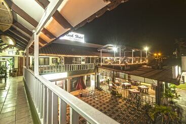 هاستل Cadillac Rock Beach