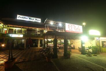 هاستل Cadillac Rock Beach