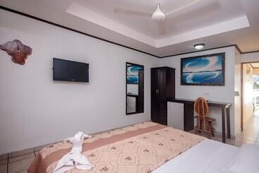 هاستل Cadillac Rock Beach