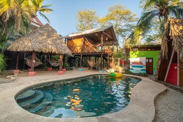 هاستل Playa Grande Surf Camp