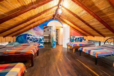 هاستل Playa Grande Surf Camp