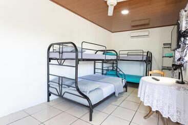 هاستل Pura Natura Lodge Manuel Antonio
